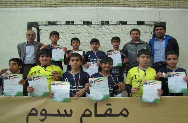 تیم فوتسال دانش آموزی آموزشگاه تربیت لارستان مقام سوم استان فارس را کسب کرد