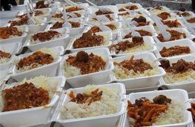 پخت و توزیع 170 تن غذای نذری در لارستان