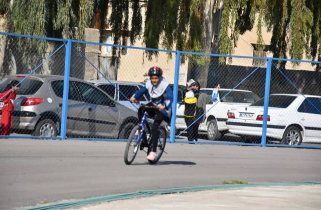 دختران برتر مسابقات دوچرخه سواری مدارس لارستان شناخته شدند