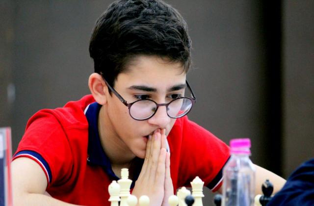 حضور استاد بزرگ شطرنج ایران در لارستان