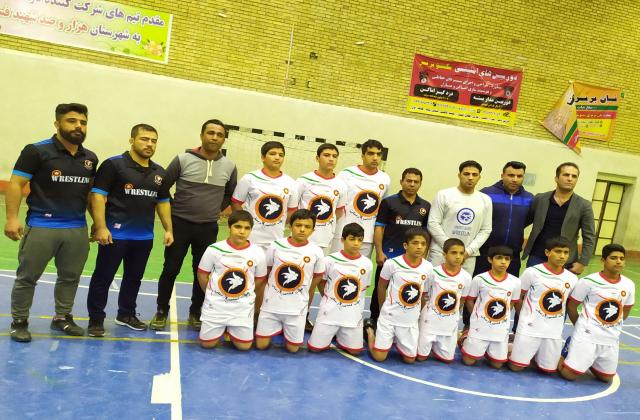 تیم کشتی آزاد خردسالان لارستان بر سکوی سوم لیگ فارس ایستاد