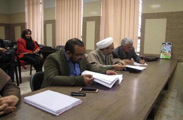 دفاع از اولین پایان نامه کارشناسی ارشد با خط بریل در دانشگاه آزاد اسلامی لارستان 