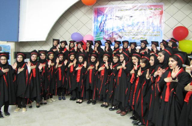 برگزاری جشن فارغ التحصیلی 40 دانشجوی رشته مامايي دانشگاه آزاد اسلامی لارستان